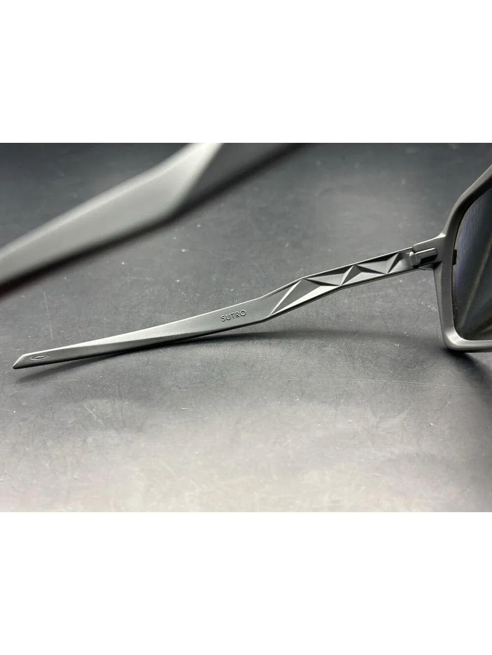 Oakley Sutro Matte Carbon w/ Prizm Sapphire Lens/(Nosepad Included)